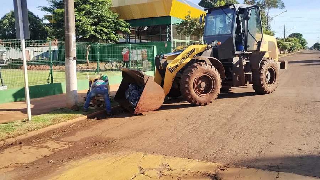 Servidores tamb&eacute;m se mobilizam para cobrar reajuste do prefeito; querem 12% de aumento