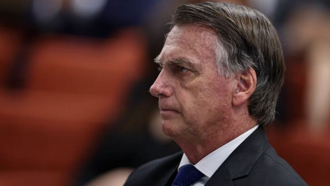 Bolsonaro tem boa evolu&ccedil;&atilde;o cl&iacute;nica e segue internado para a reabilita&ccedil;&atilde;o, diz m&eacute;dico   
