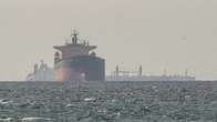 Ir&atilde; nega passagem de navios dos EUA por Ormuz e petr&oacute;leo dispara