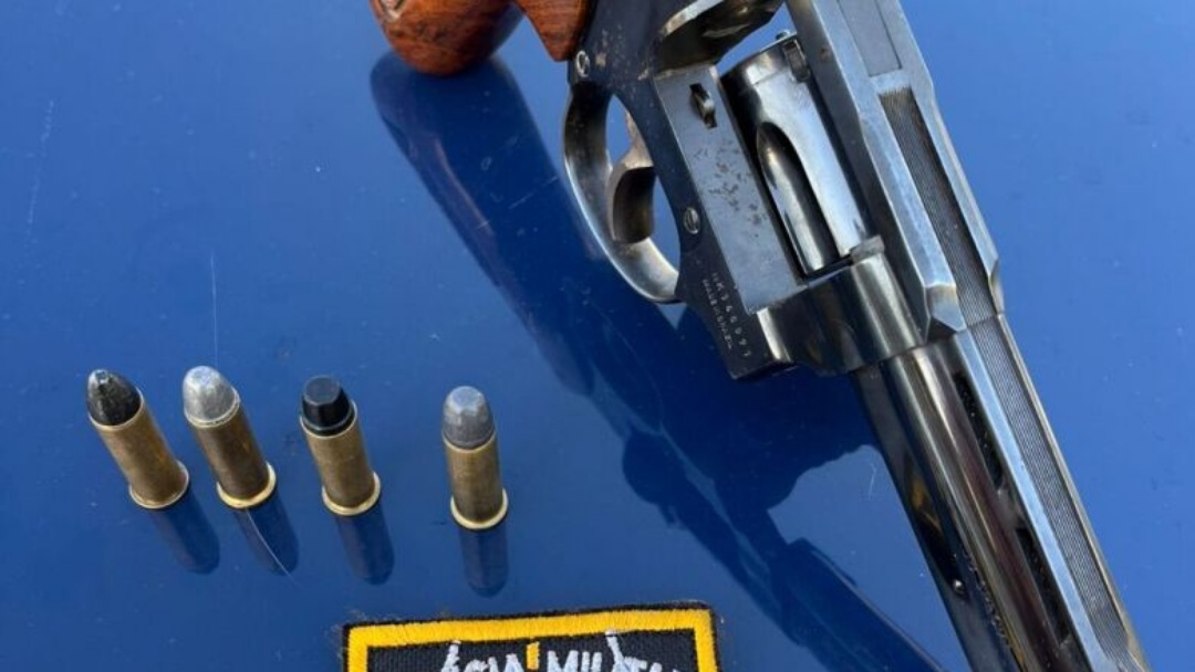 Homem &eacute; preso por porte ilegal de arma ap&oacute;s den&uacute;ncia na MS-040