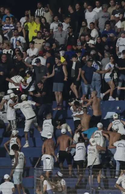 Torcedores do Santos se envolvem em briga antes de jogo
