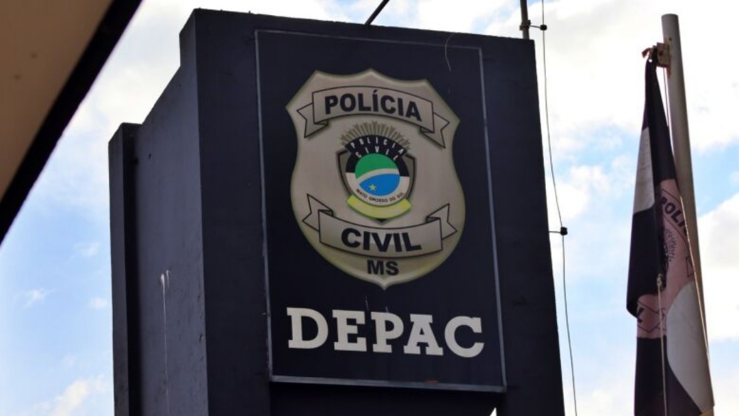Homem &eacute; detido ap&oacute;s tentar invadir resid&ecirc;ncia com faca em Dourados