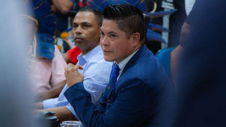 Gringo tenta intermediar negocia&ccedil;&atilde;o ap&oacute;s recusa do prefeito em receber servidores; categoria pode deliberar greve em assembleia