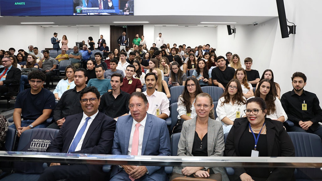 Gerson Claro recebe Acad&ecirc;micos de Direito da UCDB em visita &agrave; ALEMS