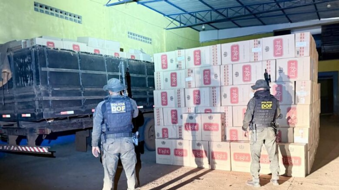 Carga milion&aacute;ria de cigarros contrabandeados &eacute; apreendida em barrac&atilde;o &agrave;s margens da BR-163