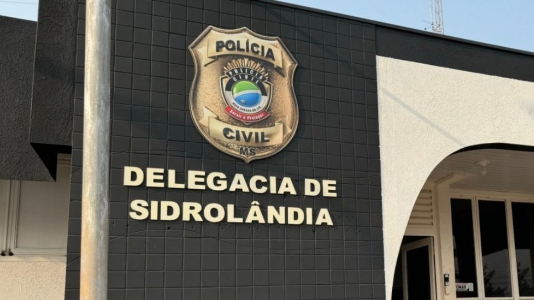 Menina de 2 anos &eacute; resgatada sozinha em casa com hematomas pelo corpo