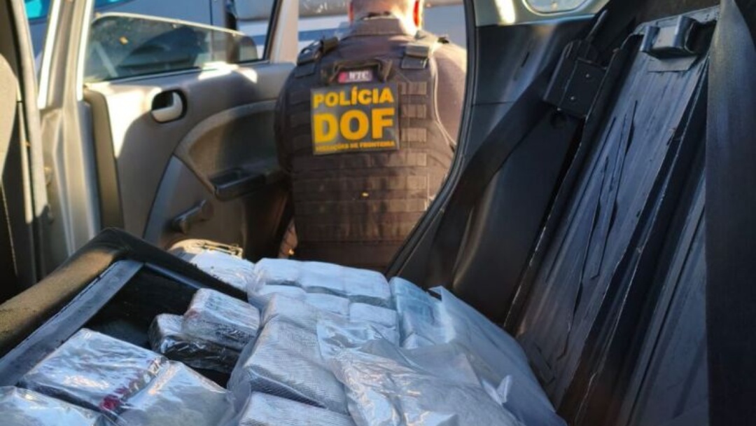 Homem &eacute; preso transportando haxixe marroquinho em fundo falso de ve&iacute;culo