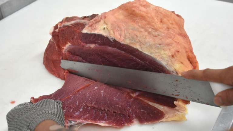 UE vai barrar importa&ccedil;&atilde;o de carnes do Brasil; e governo adotar&aacute; medidas contra decis&atilde;o