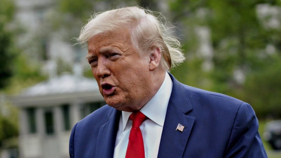 Trump chama rep&oacute;rter de &lsquo;burra&rsquo; ap&oacute;s pergunta sobre custo de sal&atilde;o de baile na Casa Branca