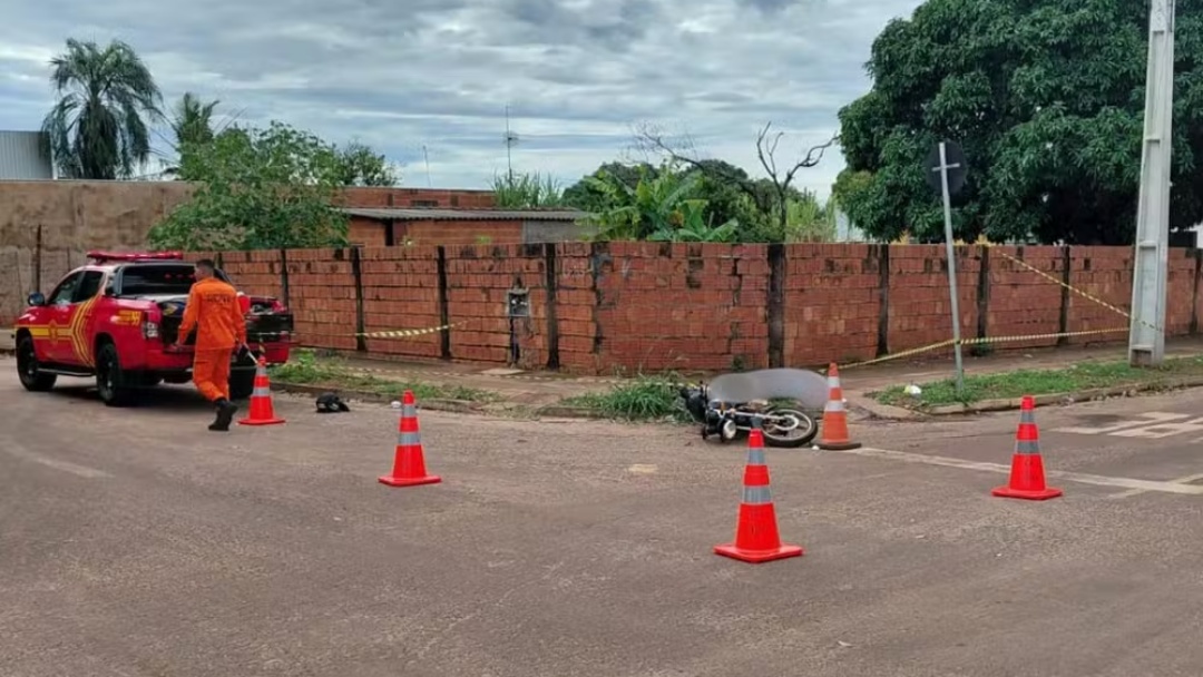 Motociclista morre ap&oacute;s caminhonete avan&ccedil;ar preferencial em Campo Grande