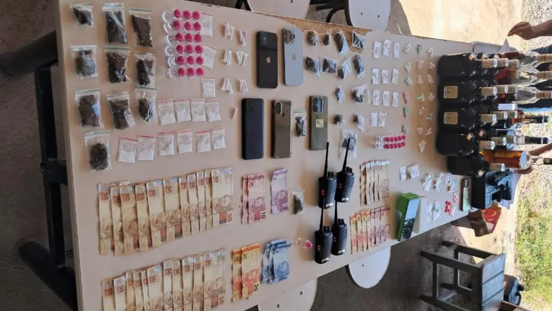 Festa de facção criminosa que tinha drogas e adolescentes é encerrada pela PM de MT