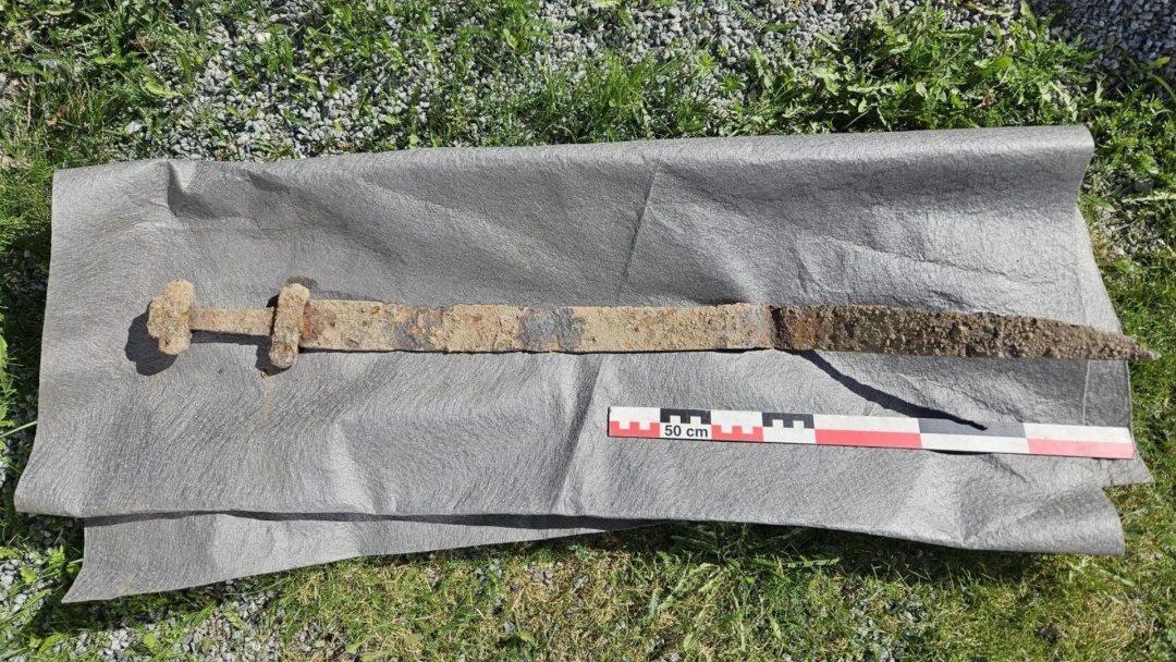Descoberta arqueológica: criança encontra espada viking de 1.300 anos na Noruega