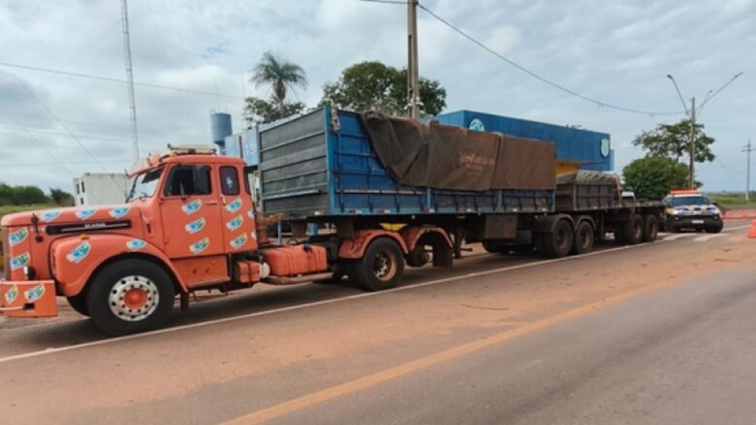 Motorista é flagrado transportando 46 pneus contrabandeados na BR-262