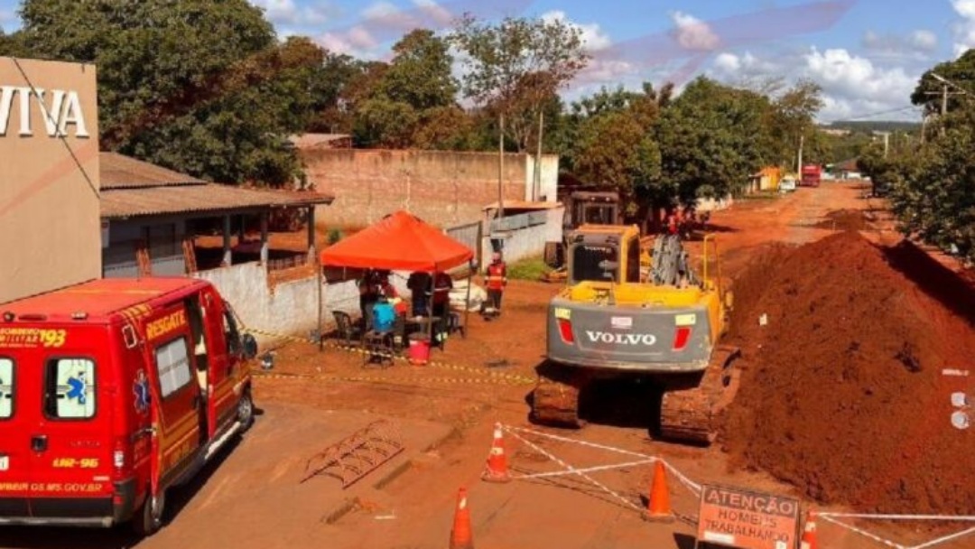 Trabalhador morre soterrado durante obra de rede de esgoto