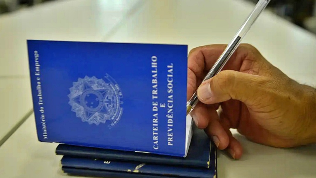 RAIS aponta aumento da remunera&ccedil;&atilde;o m&eacute;dia, mas trabalhadores perdem poder de compra mesmo com expans&atilde;o do emprego formal