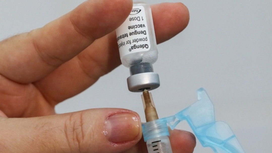 Mato Grosso do Sul acompanha suspensão de vacina da dengue após alerta nacional