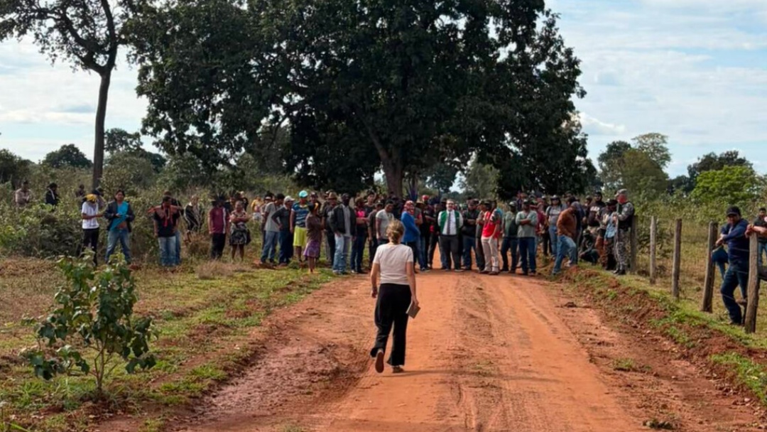 Indígenas bloqueiam estrada durante reunião com Funai em Sidrolândia