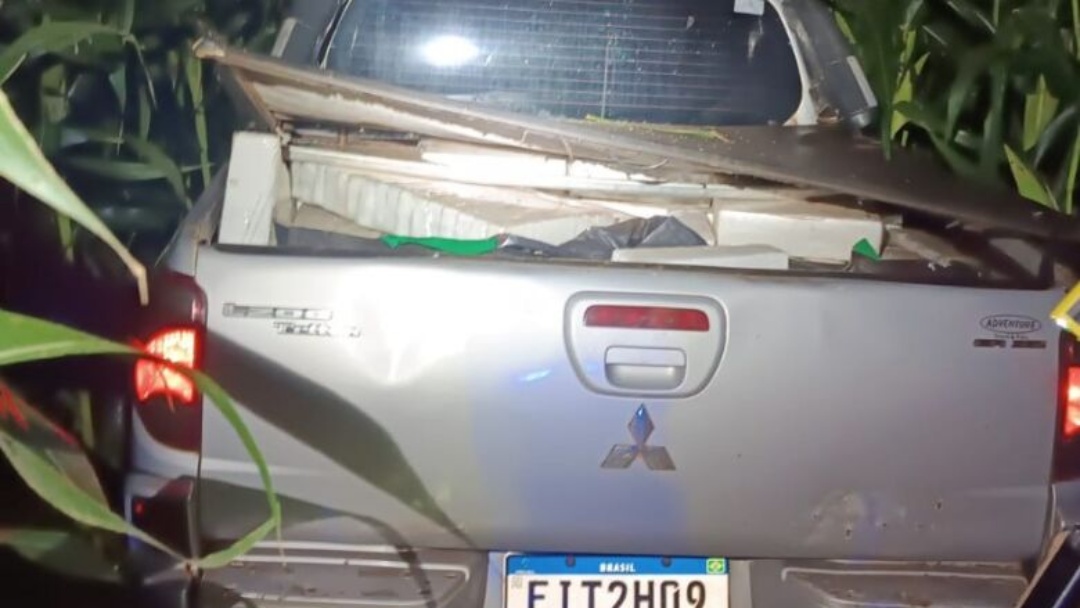 Após perseguição, motorista abandona veículo com 1,5 tonelada de maconha em milharal