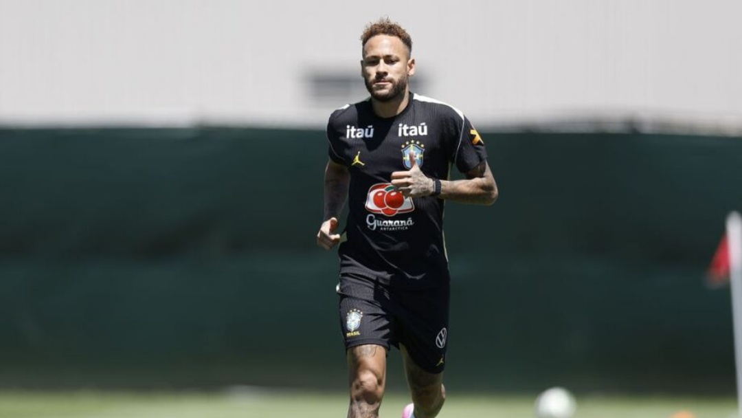 Neymar vai a campo pela primeira vez em treino da seleção brasileira