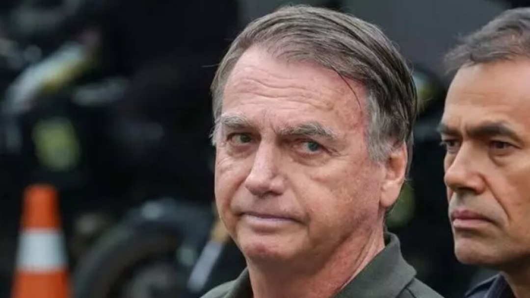 Delegado pede ao Supremo Tribunal Federal para ouvir Bolsonaro sobre arma apreendida   