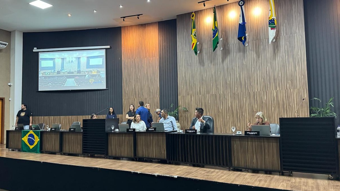 Sem acordo sobre suplementação, vereadores abandonam sessão extraordinária e travam votação da LDO