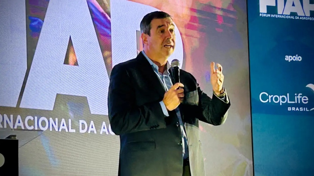 Eduardo Riedel apresenta estudo de expans&atilde;o de saneamento 