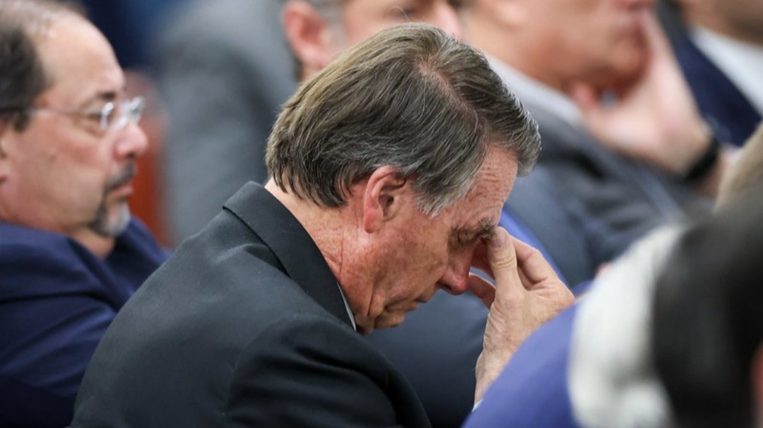 Moraes autoriza depoimento de Bolsonaro em casa sobre arma apreendida em blitz