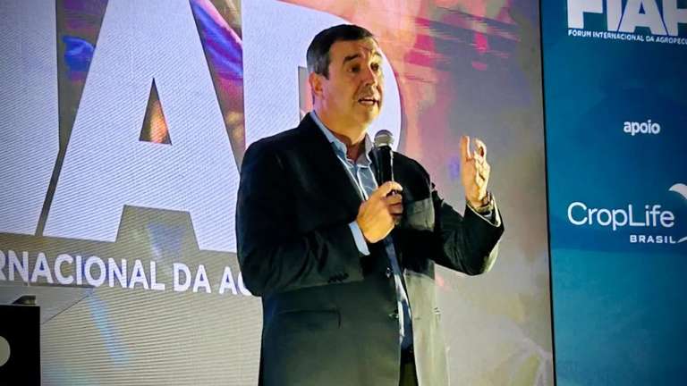 Eduardo Riedel apresenta estudo de expans&atilde;o de saneamento 