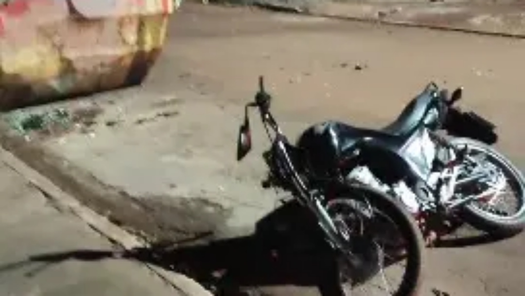 Jovem de 25 anos morre após bater contra caçamba em Rio Brilhante