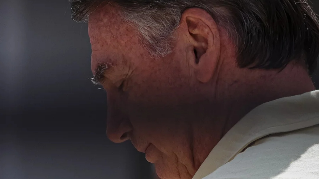 Bolsonaro depõe sobre arma de fogo em seu nome apreendida em blitz