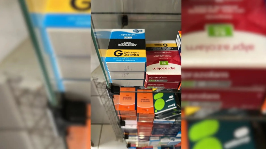 Farmac&ecirc;utico &eacute; preso e drogaria lacrada por guardar antibi&oacute;ticos em banheiro no Los Angeles
