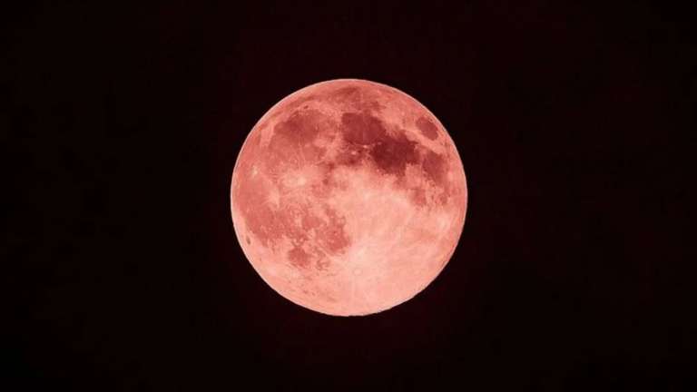 Al&eacute;m do jogo do Brasil, segunda-feira (29) ter&aacute; a Lua de Morango iluminando o c&eacute;u