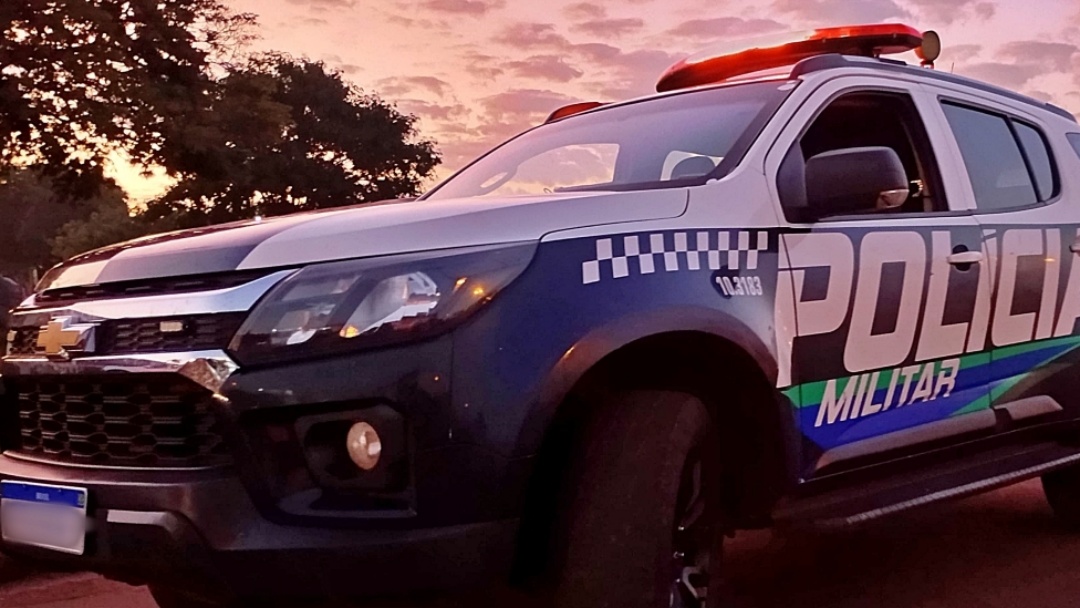 Mulher se tranca no banheiro com filho autista para escapar de amea&ccedil;as do companheiro em fazenda