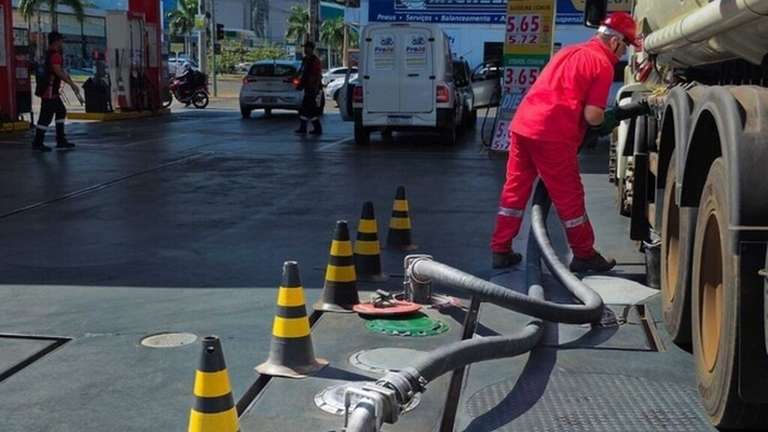Governo federal libera R$ 550 milh&otilde;es para tentar conter alta do diesel 