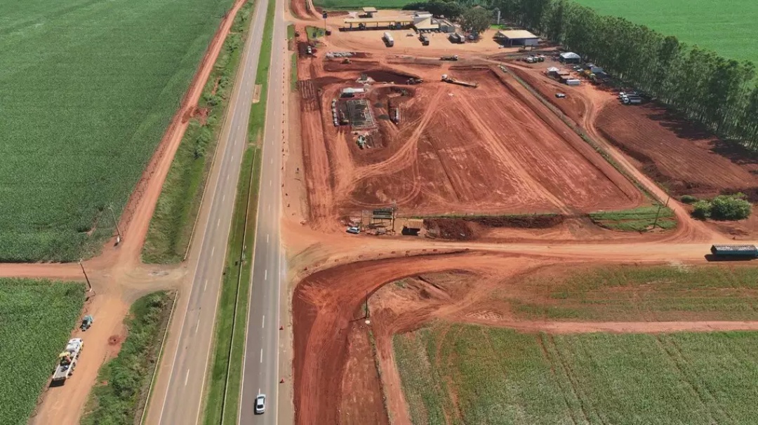 Obra cria desvio na BR-163 para construção de área de descanso