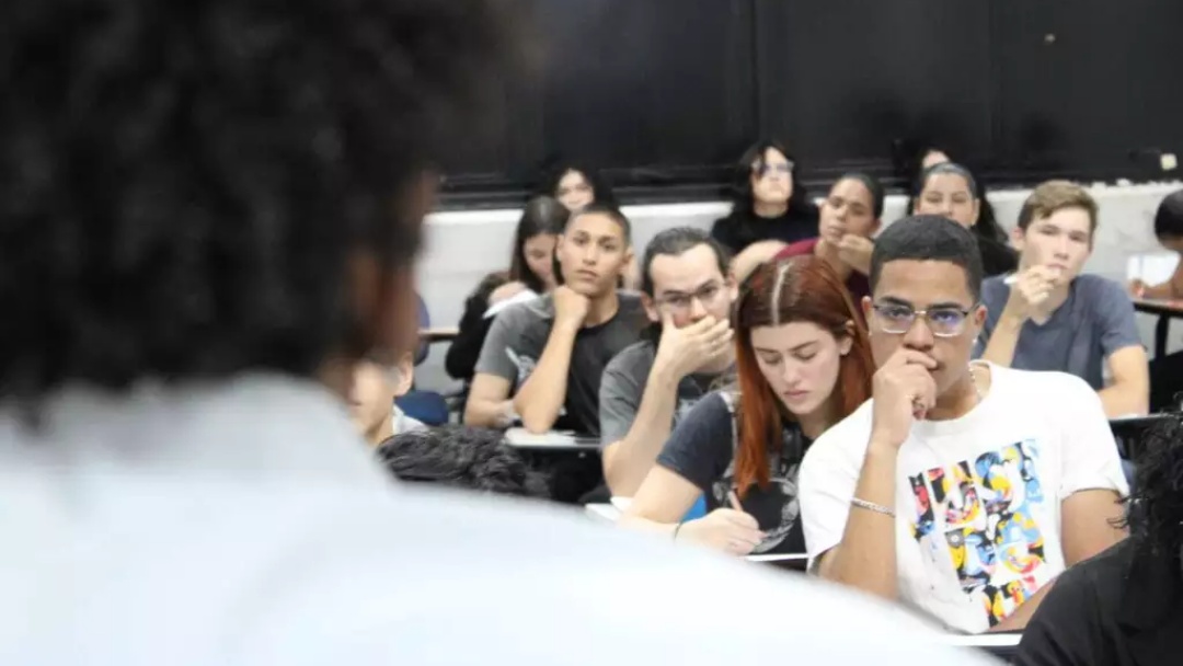 Estudantes poderão se inscrever em cursinho pré-vestibular a partir de sexta