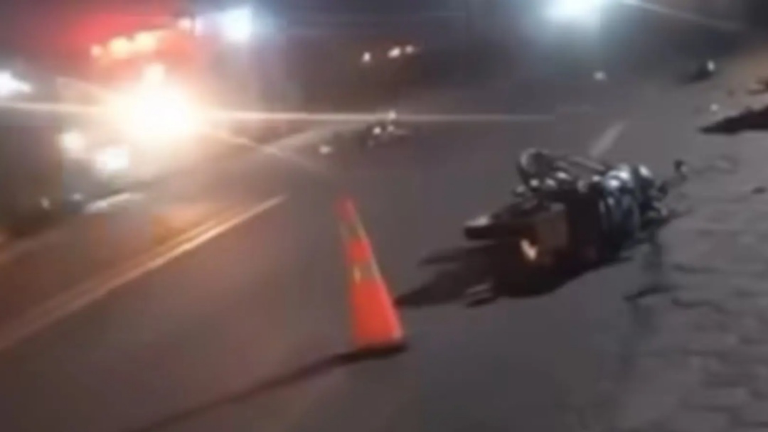 Motociclista morre após colisão contra van