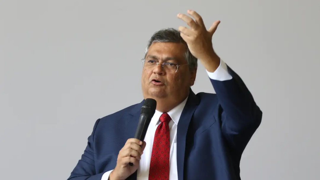 Dino bloqueia R$ 119 milhões de Valdemar por suspeitas em emendas