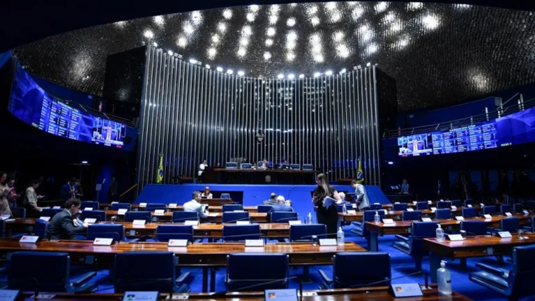 Senado aprova PEC dos agentes de saúde em 2º turno e governo fala em acionar STF