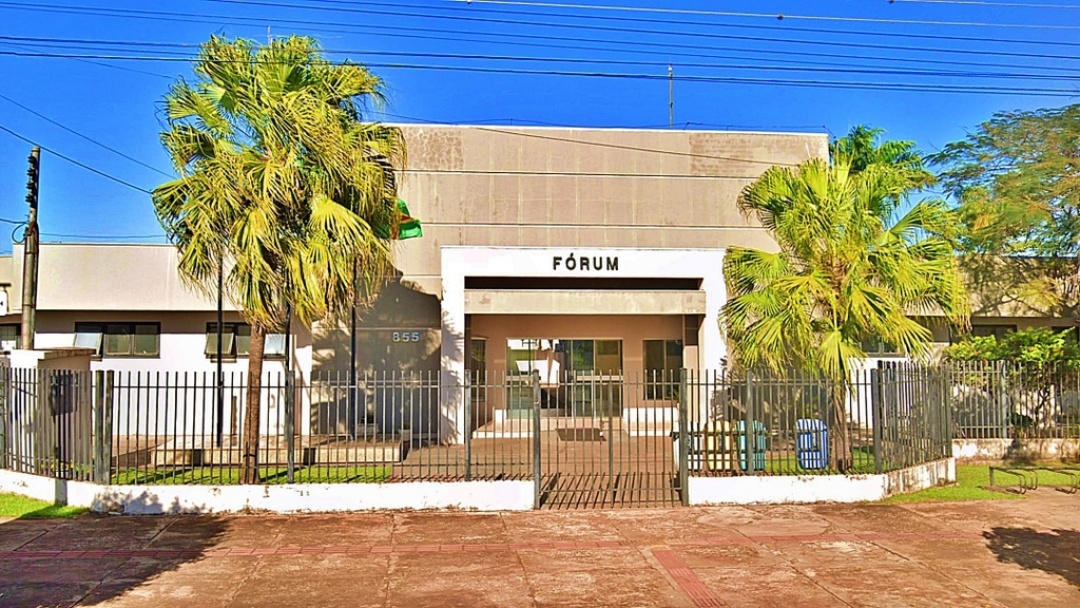 Presa com bebê no colo, jovem condenada por tráfico cumprirá pena fora da prisão