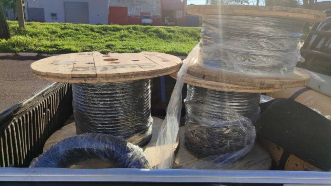 Após descobrir golpe, polícia recupera quase 100kg de fios
