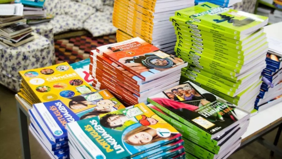 Escolas de MS passam a ser obrigadas a informar pais sobre livros lidos por alunos
