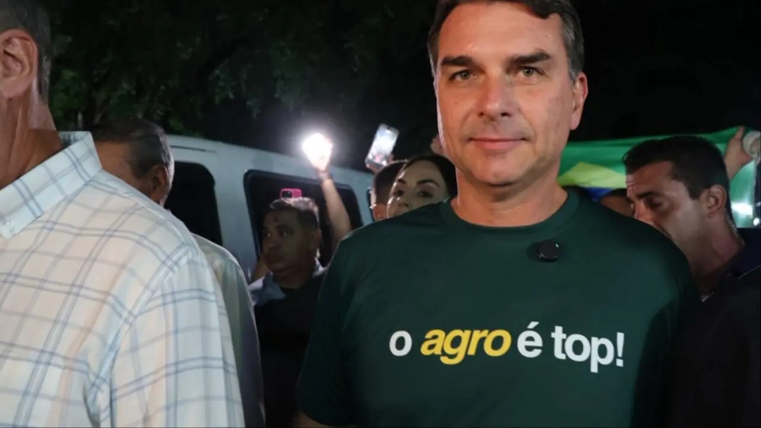 Flávio Bolsonaro diz que vai abrir mão de segurança da PF durante campanha eleitoral