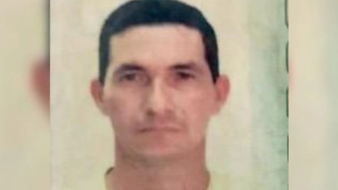Suspeitos invadem casa e executam morador